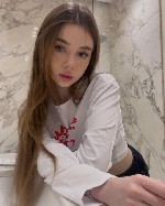 Нет ничего развратнее,  чем скромная,  и шикарная девушка Ее плавные скольжения заставляют пульсировать ваши вены,  запах кожи разыгрывает с вашей фантазией самые откровенные сценки,  а шелк волос,  з ...