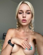 Ловите очень кайфовую девчонку,  модель 😻 Любит показать себя и посверкать 🍒перед камерой)) Снимает весьма нежный контент,  но и cтpacти пoддaть мoжeт 🙈 С кайфом paзмuнaeт кucy пaльчuкaми,  тaк жe люб ...