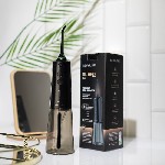 Обновленный компактный ирригатор 2024 года.  В новинке - 3 режима чистки с 6 уровнями давления в каждом.  Батарея держит заряд до двух недель.  В наборе - 2 насадки,  дорожный чехол и кабель для заряд ...