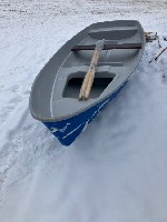 Удалец" - стеклопластиковая лодка предназначена для прогулок,  путешествий,  рыбной ловли и охоты на реках,  озерах.  
Эта лодка отличается отличным качеством и хорошим внешним видом,  прочностью (им ...