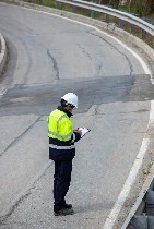 Подрядчик дорожно-строительных работ превышает бюджет или затягивает сроки? Или вы попали в ДТП по вине дорожных служб? Или же вам необходимо проверить качество работ дорожных служб? 
Обращайтесь в Д ...