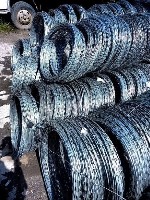 Сетка-Пром производит и реализует в Павлодаре - шарнирную сетку,  колючую проволоку,  егозу,  спиральный барьер безопасности,  плоский барьер безопасности.  Мы давно и успешно производим заграждения и ...