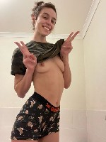 Честная девушка с хорошей попкой готова исполнить все твои сексуальные фантазии.  
Играю со своими дырочками по твоим приказом,  под твоим контролем оргазм,  могу выполнить любое твое задание!
Не ст ...