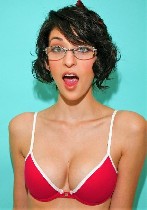 м.  Елизаровская,  Охотник за меховыми треугольниками.  
Красивая девушка ищет мужской заботы,  крепкого плеча. ...