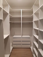 Любые гардеробные на заказ в Санкт-Петербурге.  маленькие и большие,  от бюджетных до эксклюзивных.  деревянные или металлические сетчатые.  большой выбор цветов и фурнитуры.  полки,  штанги,  ящики,  ...