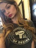 Сладкая девочка знакомлюсь для встречи.  Реал не за деньги а для взаимного удовольствия.  На втором фото написала свои контакты.  голова не болит ...