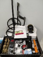 На гарантии.  Антенна усилитель сигнала для работы под водой.  Пинпоинтер Гарретт ( оригинал).  Наушниками ни разу не пользовался ( но заряжал постоянно) По отдельности не продаю!! ...