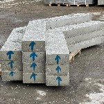 Полистиролбетонные перемычки — это конструктивные элементы,  которые используются для перекрытия проёмов в стенах,  таких как окна и двери.  Они изготавливаются из полистиролбетона — лёгкого,  прочног ...