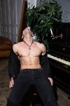 Массаж с окончанием 
Приглашаю вас на сеанс эротического массажа в уютной квартире 
Есть все необходимое массажный стол,  масло ,  чистые полотенца
Массаж делаю обнаженным трогать меня можно 
Звон ...