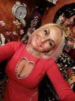 Нужен спутник жизни.  Взрослая,  обеспеченная женщина возьмет на содержание молодого мужчину.  Ценю доброту,  надежность и желание строить совместное будущее.  
Жду тебя в Telegram:  @MilfaPuta ...