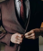 Ателье «Vestoro» осуществляет широкий спектр услуг по индивидуальному пошиву мужской и женской одежды.  У нас Вы можете заказать:  - мужские костюмы на заказ (на каждый день,  деловые,  костюм тройка, ...