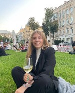 Нуждаешься в заботе и ласке? Я - тайная греза,  готовая стать твоим личным утешением.  Приятные формы,  шелковистые волосы и мягкий голос - со мной ты почувствуешь себя на седьмом небе от удовольствия ...