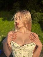 Молодая и очень сексуальная девушка пригласит в гости хорошего
мужчину! Окунемся в приятную атмосферу ласк и нежности! Напишите
мне ...