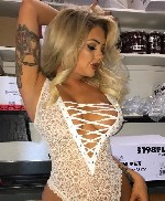 м.  Ломоносовская,  А я не ищу свою вторю половинку.  Я родилась целой.  Просто знакомлюсь и встречаюсь.  Живу одна.  
Хочу влюбиться.  Ищу жертву,  а пока просто по-быстрому знакомлюсь и по-быстрому ...