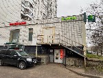 Сдам торговую площадь 85 м2 со складом 25 м2 или половину (42,5 м2 + склад 12,5 м2) в действующем магазине под торговлю абсолютно любыми видами товара или под бытовые услуги. 
Как вариант шоу-рум,  ц ...