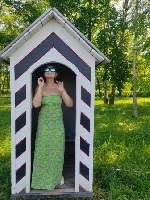 Здравствуйте,  меня зовут Елена,  57 лет.  Я дипломированный специалист по массажным техникам с опытом работы более 20 лет и мед.  образованием.  Имеются все дипломы,  сертификаты.  Провожу сеансы мас ...