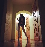 Я – представительница школы волшебниц,  дарящих оргазмы и длительное наслаждение.  Я – ученица,  способная превратить реальный мир в ирреальность,  где сны становятся явью,  а просьбы об оргиях – всег ...