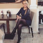 Мои ночи не для тех,  кто ищет покой.  Я — это вихрь,  и ты можешь быть в самом центре.  Какой ты будешь:  огонь или пепел? 
Пройди этот путь и почувствуй,  как легко стать зависимым от страсти.  Ты  ...