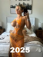 Нежная,  обаятельная,  приветливая,  сексуальная.  Шикарная любовница! Приглашу в гости.  В постели активна,  сосу отлично и со слюнками.  Мне 44,  грудь 5
Час 120 классика,  минет,  массаж ...