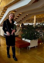 Здравствуйте,  меня зовут Елена,  57 лет.  Я дипломированный специалист по массажным техникам с опытом работы более 20 лет и мед.  образованием.  Имеются все дипломы,  сертификаты.  Провожу сеансы мас ...