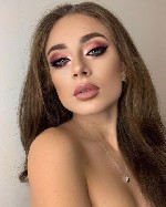 Каждый раз,  когда я вижу тебя,  в моём теле разгорается искра желания.  Ты такой сексуальный,  что я не могу не мечтать о том,  каково это — оказаться с тобой наедине.  Представляю,  как твои губы ка ...