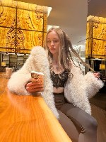 Я люблю и нежность,  и грубость — всё зависит от настроения и химии между нами.  В сексе я разная:  могу быть мягкой,  послушной и чувственной,  а могу — уверенной,  немного дерзкой и с характером.  М ...