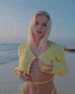 Я хочу,  чтобы ты чувствовал,  как моя страсть разгорается с каждым твоим движением.  Моя кожа будет гореть под твоими прикосновениями,  а наши дыхания сольются в единый ритм.  @NikiLoveDeep ...