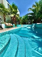 Уютная студия в частном доме в стиле Лофт в центре Олимпийского парка Сириуса - идеальное место для осеннего отдыха у моря.  

Тёплый подогреваемый бассейн,  беседка с мангалом и собственная баня со ...