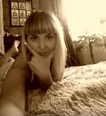 Я не такая жадная в отличие от остальных охреневших путан:  за косарь я готова с тобой провести целую ночь в тишине и благодати.  Я разденусь,  лягу,  а ты сможешь со мной целоваться и ласкать меня.   ...