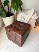 Пуфики из эко-кожи — это стильное и практичное решение для любого интерьера.  

Они представлены в разнообразных размерах и цветах,  что позволяет легко подобрать идеальный вариант под любой дизайн  ...