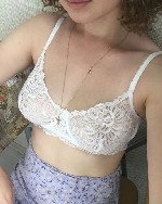 Симпатичная,  нежная и страстная,  общительная и весёлая девушка,  работаю,  занимаюсь спортом,  люблю секс ...