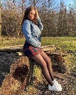 м.  Нарвская,  Меркантильная милфа.  Сама по себе.  
Взрослая тетя с большими сисями. ...