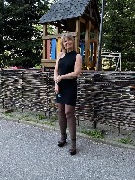 Здравствуйте,  меня зовут Елена,  57 лет.  Я дипломированный специалист по массажным техникам с опытом работы более 20 лет и мед.  образованием.  Имеются все дипломы,  сертификаты.  Провожу сеансы мас ...