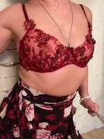 Симпатичная раскрепощенная девушка!! Стройная,  фигурка отличная! Разденусь для вас.  Вирт по видеозвонку или горячая переписка с фото.  
А также предлагаю мои горячие эро фото и видео сюжеты разные, ...