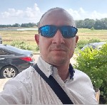 сексуально темпераментный мужчина 43 г.  извращенец но здравый ! без крови и боли .  без комплексов БДСМ властный.  порядочен чистоплотный работаю вахтой не спонсирую содержанок но длч своей не жаден. ...