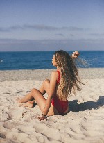 Привлекательная девушка познакомиться с раскрепощенным,  
интересным мужчиной для нечастых тайных встреч ...