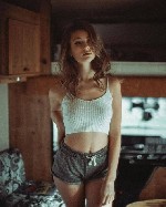 Желаешь воплотить свои фантазии? Я - сексуальная нимфа,  готовая исполнить все твои тайные желания.  Пленительные глаза,  изящное тело и умение доставить удовольствие - со мной ты ощутишь себя на верш ...