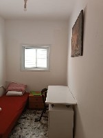 Сдаётся комната в квартире в Бат Яме (Ацмаут).  Все удобства и всё неоходимое есть.  Ванная комната с ванной,  туалет отдельный.  Оплата от 1600 шек в месяц вместе с коммунальными,  плюс оплата электр ...