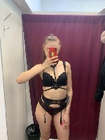 Я предлагаю тебе насладиться вечером,  наполненным чувственными ласками.  Мои нежные прикосновения будут такими интенсивными,  что ты забудешь о мире вокруг.  Позволь мне подарить тебе ощущение полног ...