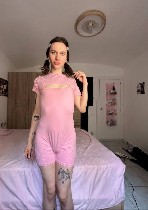 Ты ищешь что-то необычное? Что-то,  что перевернёт твоё представление о наслаждении?
Я — не просто соблазн.  Я — твоя сладкая тайна.  Женственная снаружи,  горячая изнутри,  с изюминкой,  о которой т ...