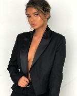 Всем привет! Я новенькая!
Я общительная и веселая девушка,  легко нахожу общий язык с людьми,  рядом со мной всегда комфортно и легко!
У меня красивая фигура нежная кожа и аппетитная попка.  Милое л ...