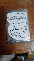 Продаю Жесткий диск Seagate ST500LT012 1DG142 б.  у.  Цена 600 рублей
Основные характеристики
Емкость:  500 ГБ
Форм-фактор:  2.5 дюйма
Интерфейс:  SATA II (3 Гбит/с)
Скорость вращения шпинделя:   ...