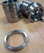 Седло клапана выпускное из высокопрочного чугуна,  отличается износостойкостью от производителя.  

Подходит на Зил-130,  Урал -375.  130-1007080 Р1 увеличенное на 0,3мм.  

Работаем с организация ...