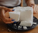 Сегодня свечи очень часто изготавливаются из популярного парафина,  который достаточно опасен для здоровья человека,  потому что под воздействием тепла данный материал выделяет в атмосферу толуол и бе ...