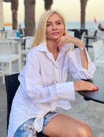 Ищу постоянного партнера для нечастых встреч,  парня или девушку.  Готова помогать материально,  возможно с проживанием,  помогу с переездом.  
От вас требуется:  возраст 20-57 лет,  приятная внешнос ...