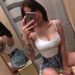 Добро пожаловать в мое тайное королевство,  где я могу быть вашей избалованной маленькой принцессой или вашей покорной и послушной рабыней.  Поддразнивания и удовольствия от меня только намочат твои н ...