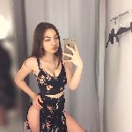 Я очень чувственная,  отзывчива на прикосновения и ласки.  Мужчины также отмечают мой эротичный стон во время процесса.  .  .  Могу выдерживать интенсивный темп и быть очень страстной.  Тогда и стоны  ...