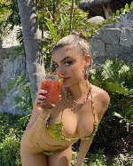 Плавные движения рук,  нежные прикосновения,  тепло масла на коже,  все это создает атмосферу интимности и близости.  .  каждое прикосновение возбуждает,  каждое движение вызывает дрожь.  .  массаж ст ...