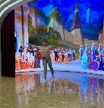 Здравствуйте,  меня зовут Елена,  57 лет.  Я дипломированный специалист по массажным техникам с опытом работы более 20 лет и мед.  образованием.  Имеются все дипломы,  сертификаты.  Провожу сеансы мас ...