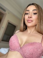 Как мелодия,  я вплетаюсь в твои мысли,  маня и дразня.  Мои глаза — это приглашение,  моё тело — карта к удовольствию.  Напиши,  чтобы мы начали танец страсти в ночи.  Эта ночь станет нашей легендой, ...